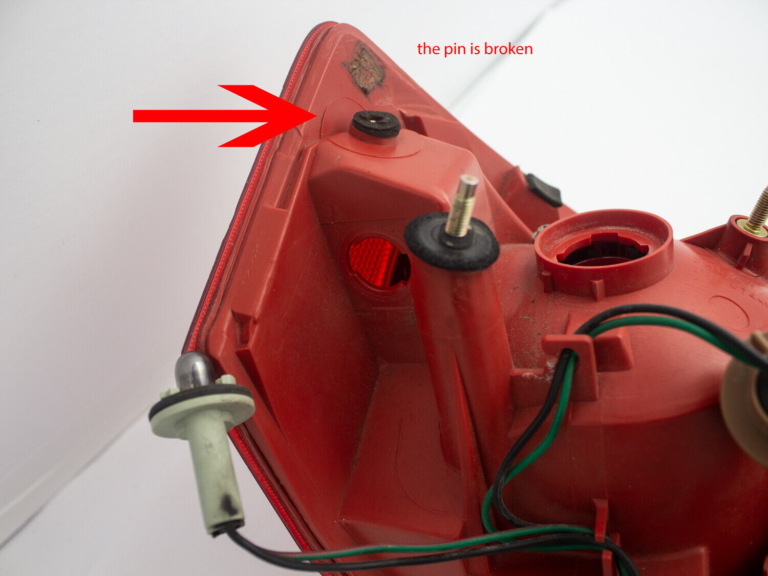 OEM 03-05 Infiniti G35 Rear Outer Passenger Right Hand Side Tail Light Lamp