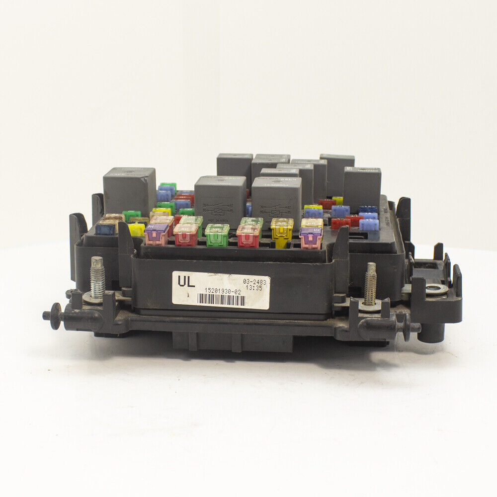 Chevrolet Silverado GMC Yukon Sierra Hummer Under Hood Engine Relay Fuse Box OEM