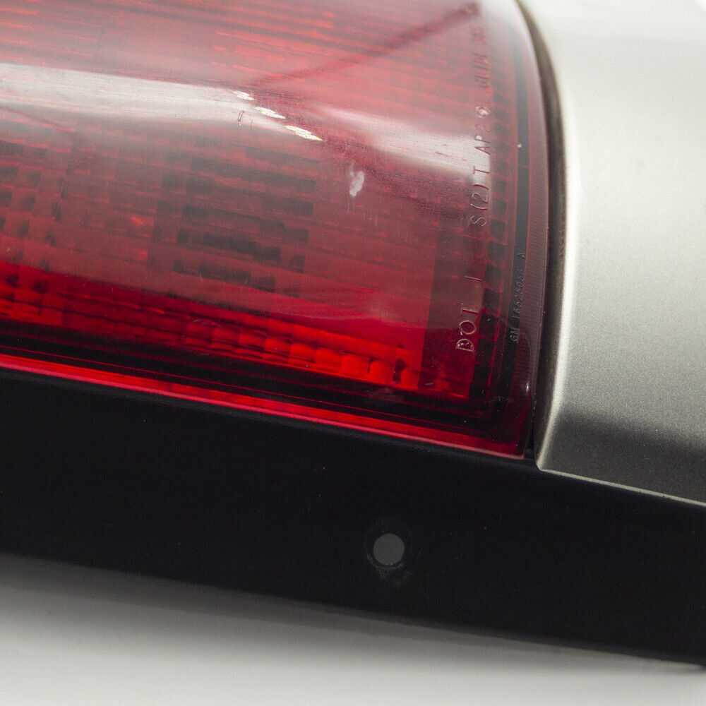 2002-2009 Gmc Envoy Right Hand Side Tail Light Lamp Quarter Outer 16525956 OEM