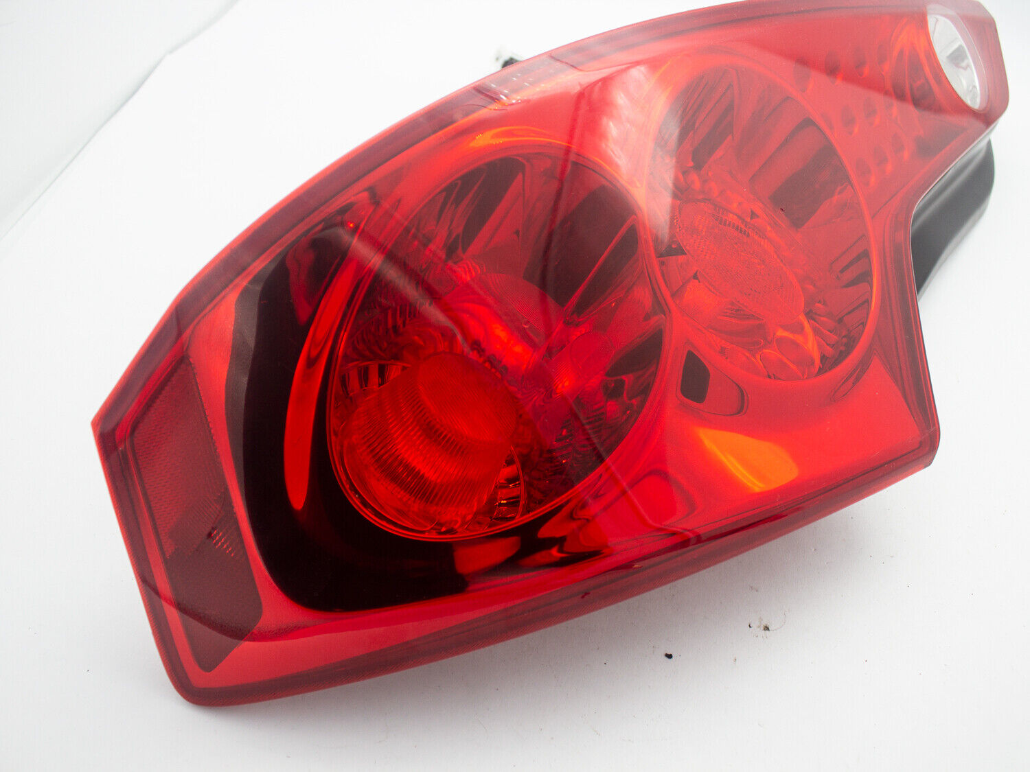 OEM 03-05 Infiniti G35 Rear Outer Passenger Right Hand Side Tail Light Lamp