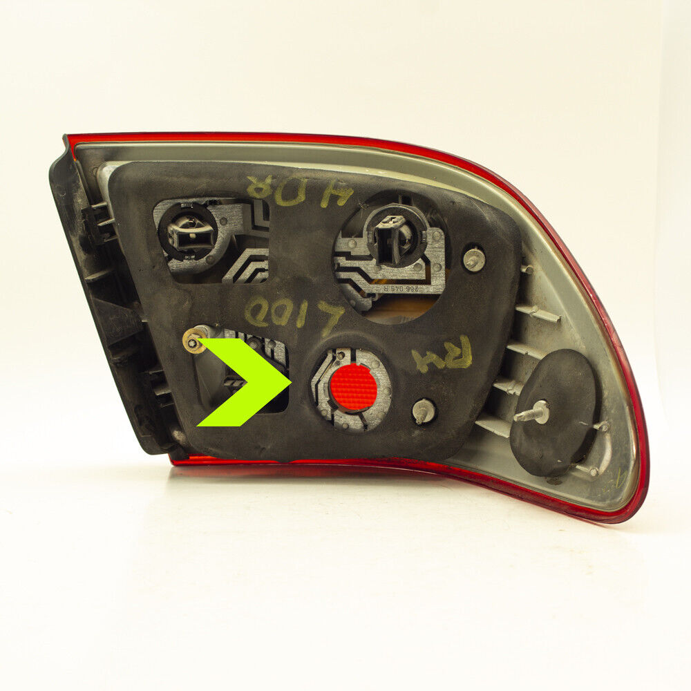 2000-2002 Saturn L-Series Passenger Right Side Rear Brake Tail Light Lamp OEM